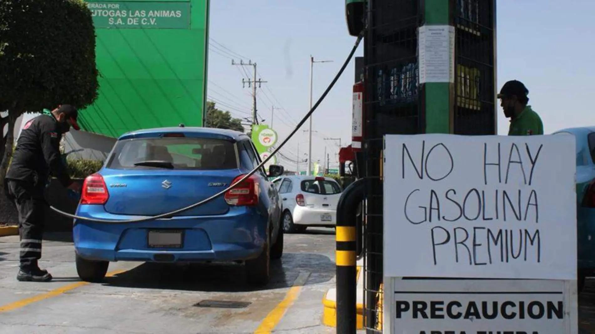 Comenzó a darse por parte de usuarios de gasolineras en la capital poblana el reporte de la falta de combustible